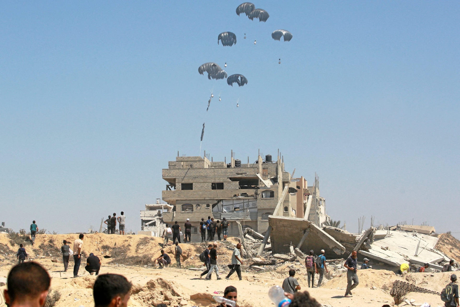 Aiuti umanitari a Gaza | Bombardieri di caramelle per Gaza