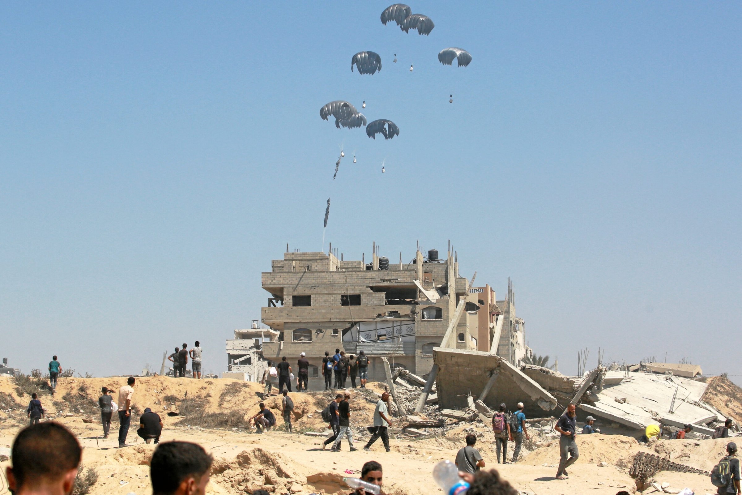Aiuti umanitari a Gaza | Bombardieri di caramelle per Gaza