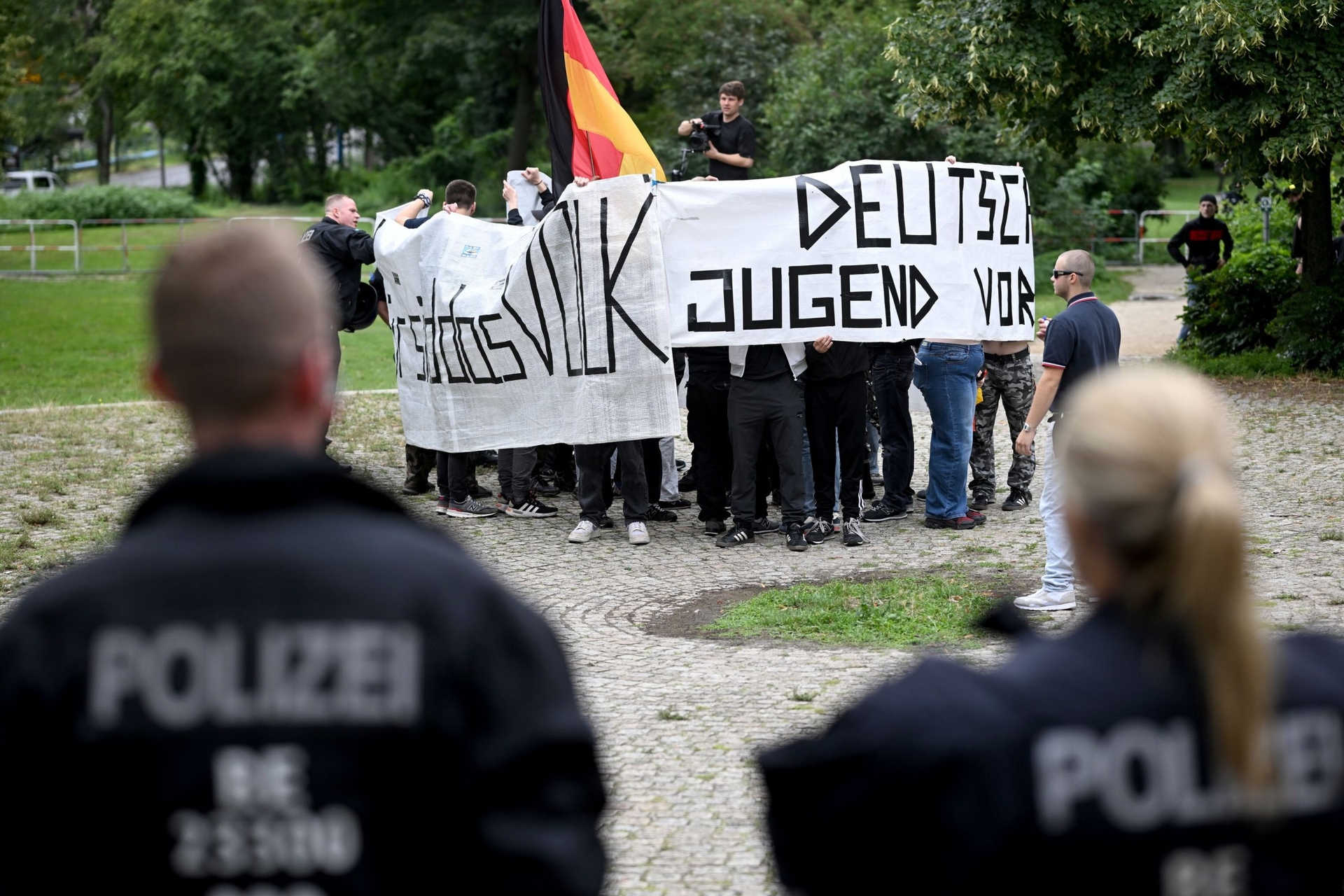 Christopher Street Day | Bautzen: Neo-Nazilerin Onur Yürüyüşü'nde oluşturduğu tehdit ne kadar büyük?