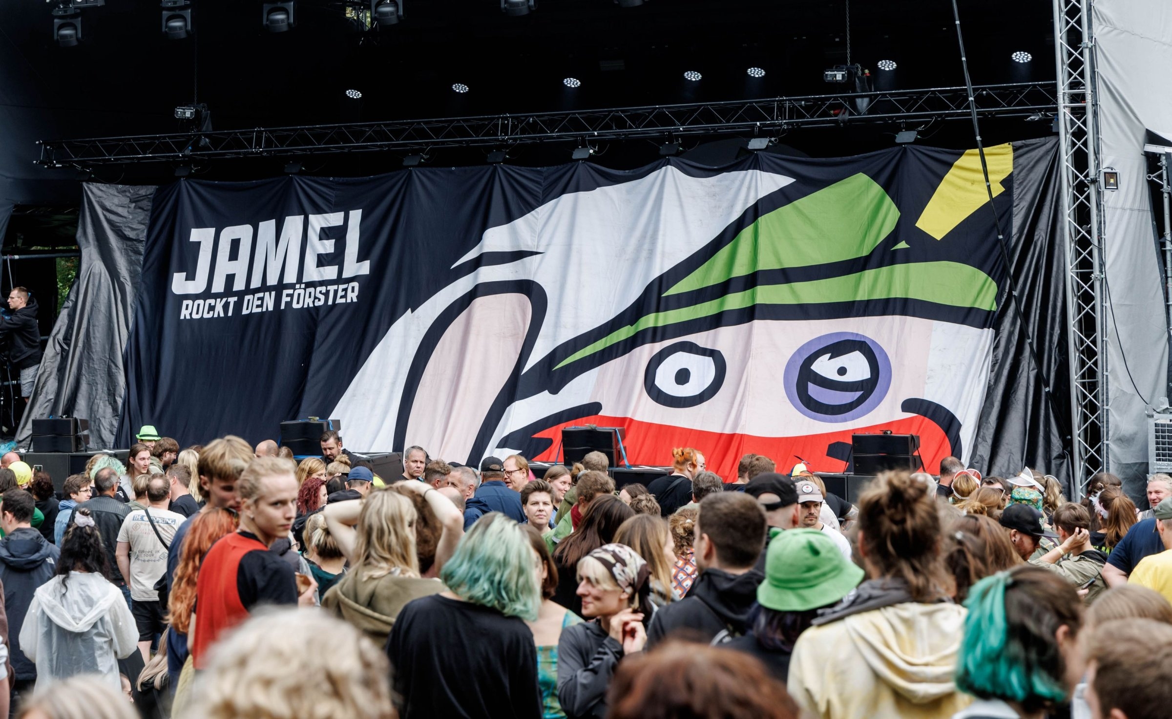 Festival contre l'extrême droite | Festival « Jamel fait vibrer le forestier » : succès judiciaire