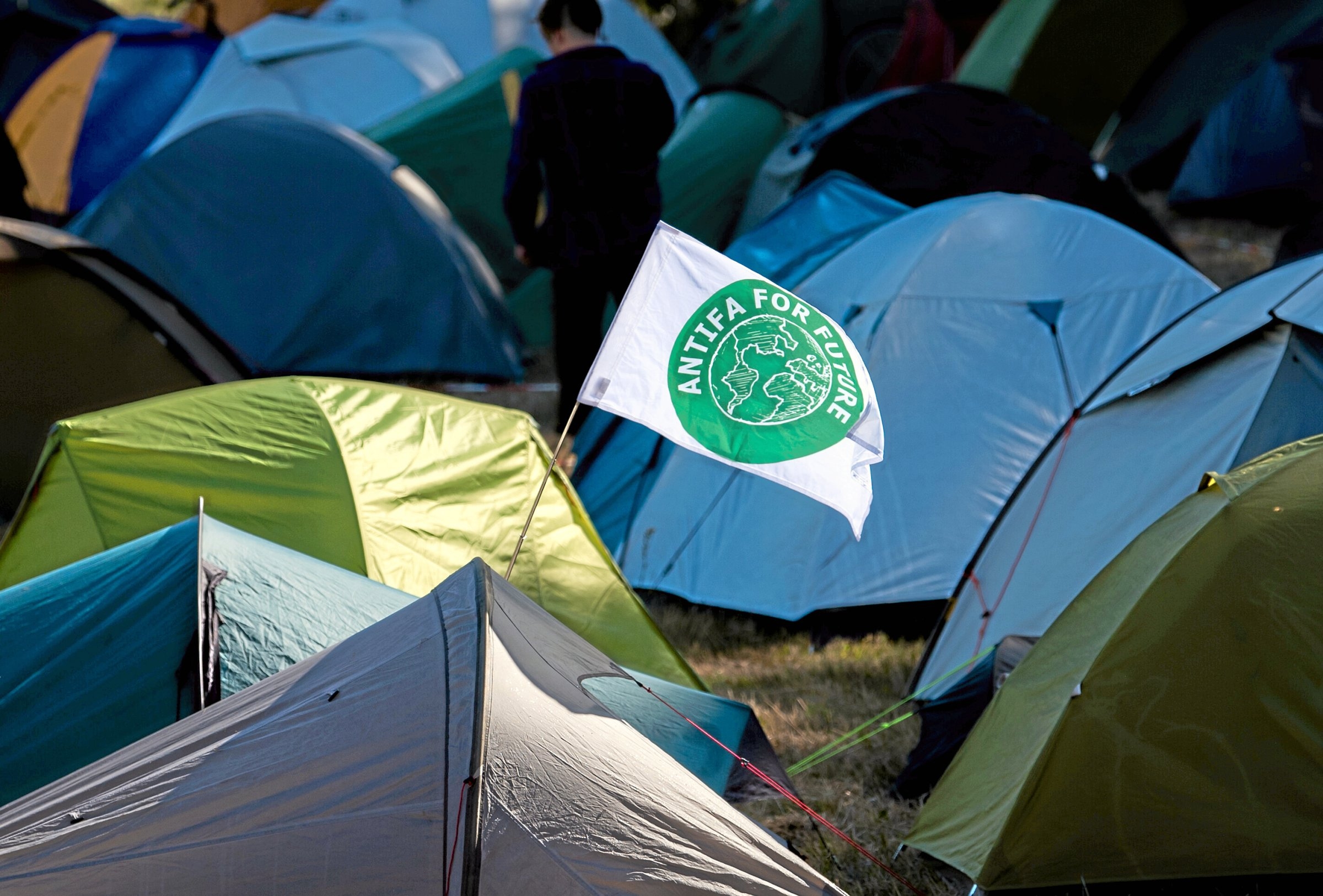 Frankfurt | Sistem Değişimi Kampı: "Savaşlar iklim krizini körüklüyor"