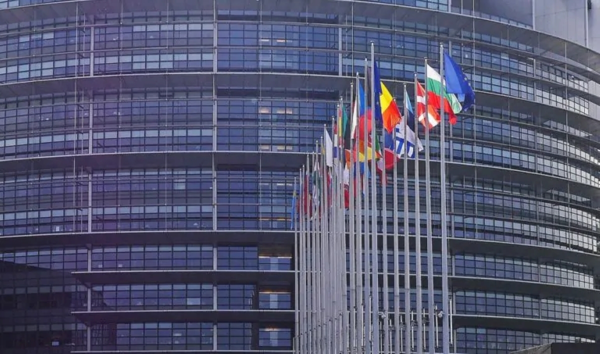 Migranten: Het Europese Hof verwerpt de Italiaanse regel over ‘veilige landen’; Palazzo Chigi is het daar niet mee eens.
