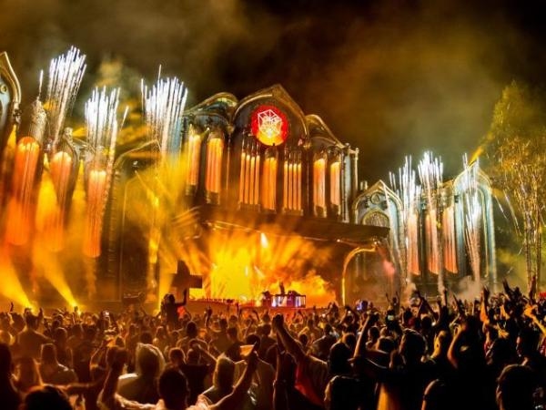 Tomorrowland opts for reusable, smart cups after multi-million-dollar fine