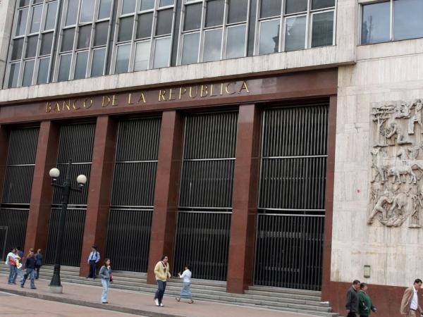 Petro критикует Banrep: «Он ведёт экономику к финансовому вампиризму»