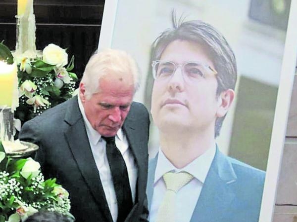 De vader van Miguel Uribe Turbay zal presidentskandidaat zijn namens het Democratisch Centrum.