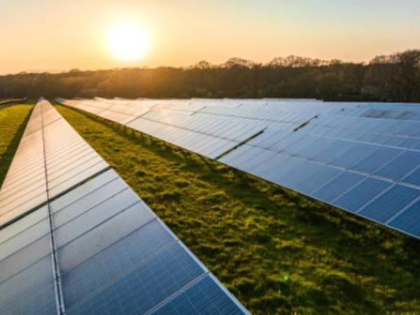 La fin des panneaux solaires : créer des fenêtres capables de générer de l'énergie solaire