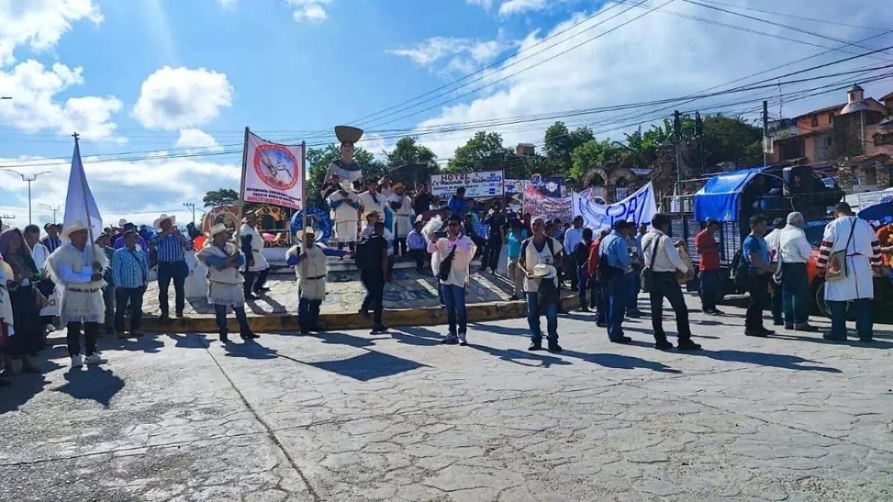 Il popolo tseltal marcia in Chiapas contro l'autostrada Palenque-San Cristóbal.