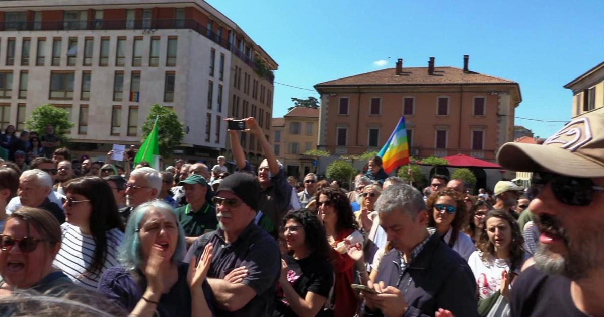 Gallarate y flash mob contra manifestación de extrema derecha: "No los queremos, están fuera de la Constitución"