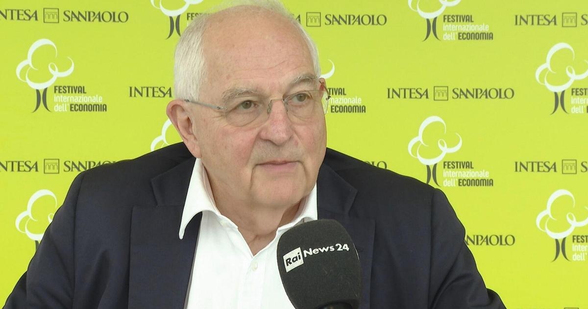 Martin Wolf, Financial Times Chief Editor: Trump Doesn't Know What He's Doing, He's Playing Along