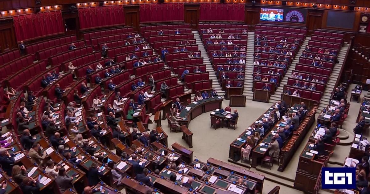 Meloni en la Cámara: «No al aislamiento de Israel». La oposición: «¿Cuál es nuestra política exterior?».