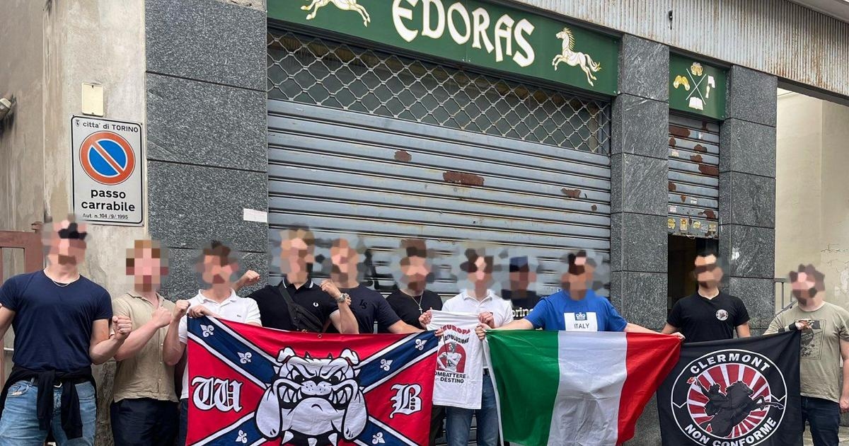 Les Carabinieri du ROS s'emparent d'une matraque à Turin : « Ils exaltent les méthodes fascistes »