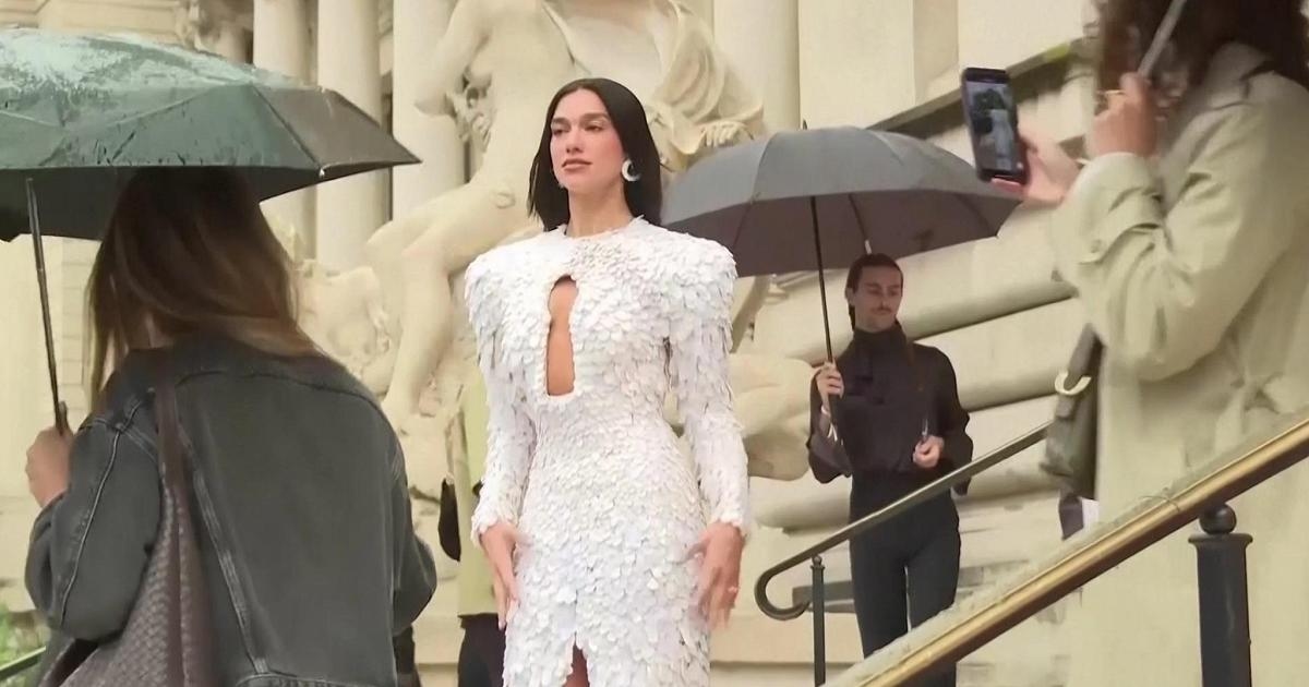 Dua Lipa receives Kosovo citizenship. President Osmani: "Welcome home."
