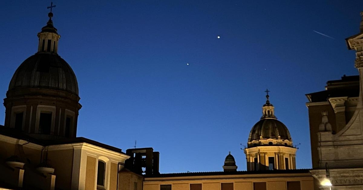 De dans van Jupiter en Venus bij zonsopgang, in afwachting van de vallende sterren van augustus