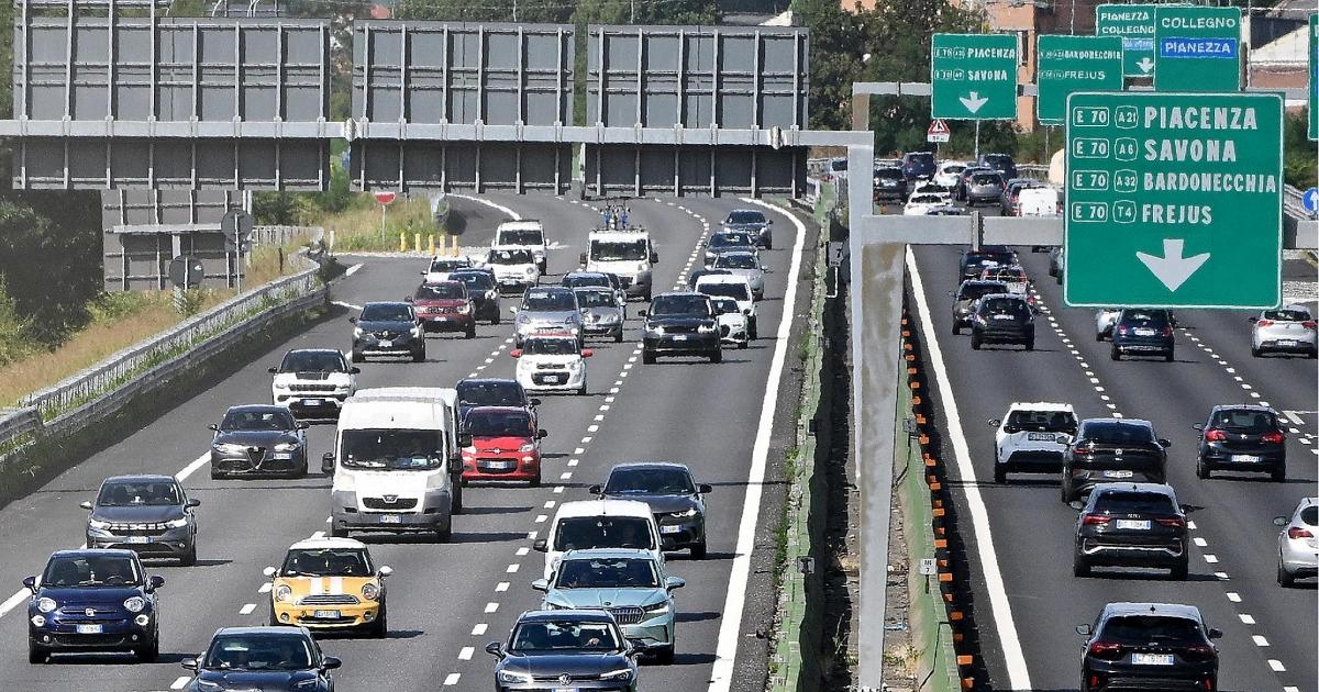 The counter-exodus begins: red warnings on roads and highways
