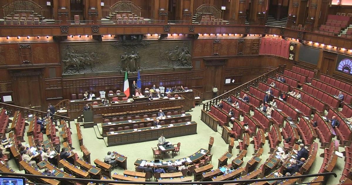 Séparation des carrières, approuvée par la Chambre après une séance marathon. Schlein : « Un acte contre le pouvoir judiciaire. »