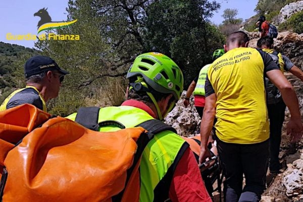 Alpine Rescue: twee reddingsoperaties op de Etna voor wandelaars in moeilijkheden.