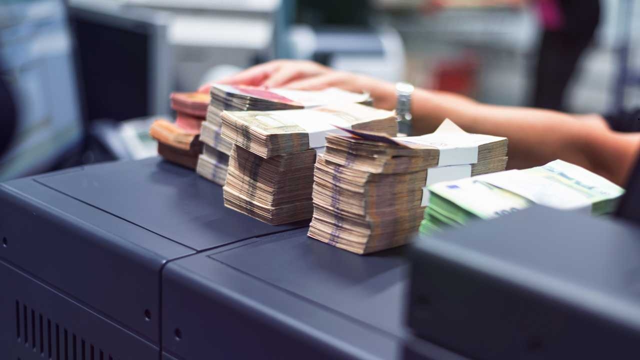Agência da Receita, "Quem tem conta neste Banco nos paga 150 mil euros": e ainda assim era o mais usado pelos italianos