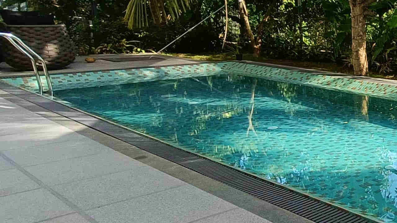 We'll give you a villa with a swimming pool for the cost of a car. It's not a dream: here it's very possible.
