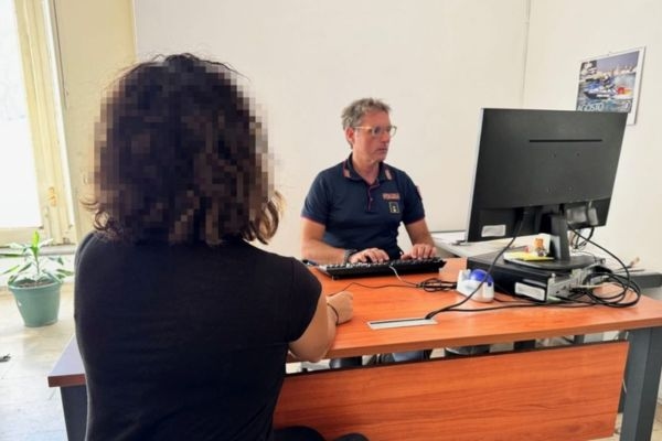Karısını tehdit ettikten sonra evini ateşe veren adam Catania'da tutuklandı