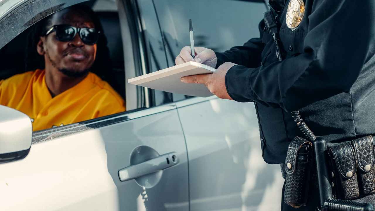 "Officer, I'm late": one year in prison, a €6,000 fine, and a two-year license suspension | Strictly prohibited by law starting today.