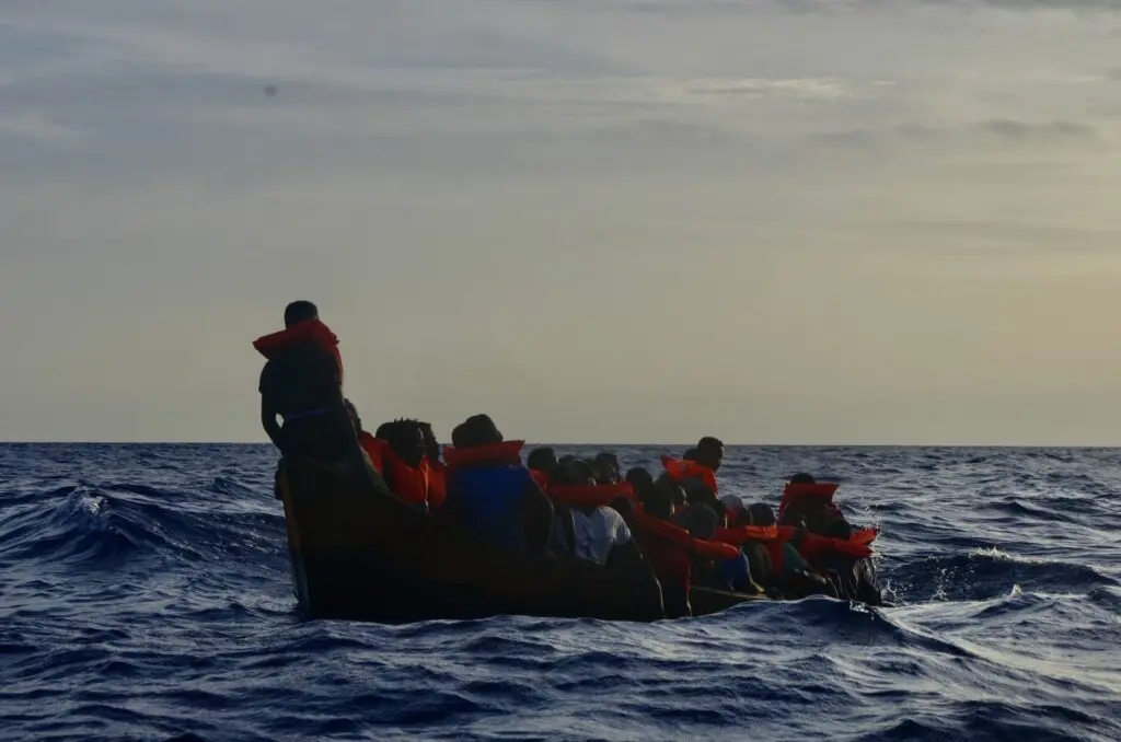 Sicilya Boğazı'nda gemi kazası: SOS İnsanlık müdahale etti, iki göçmen öldü.