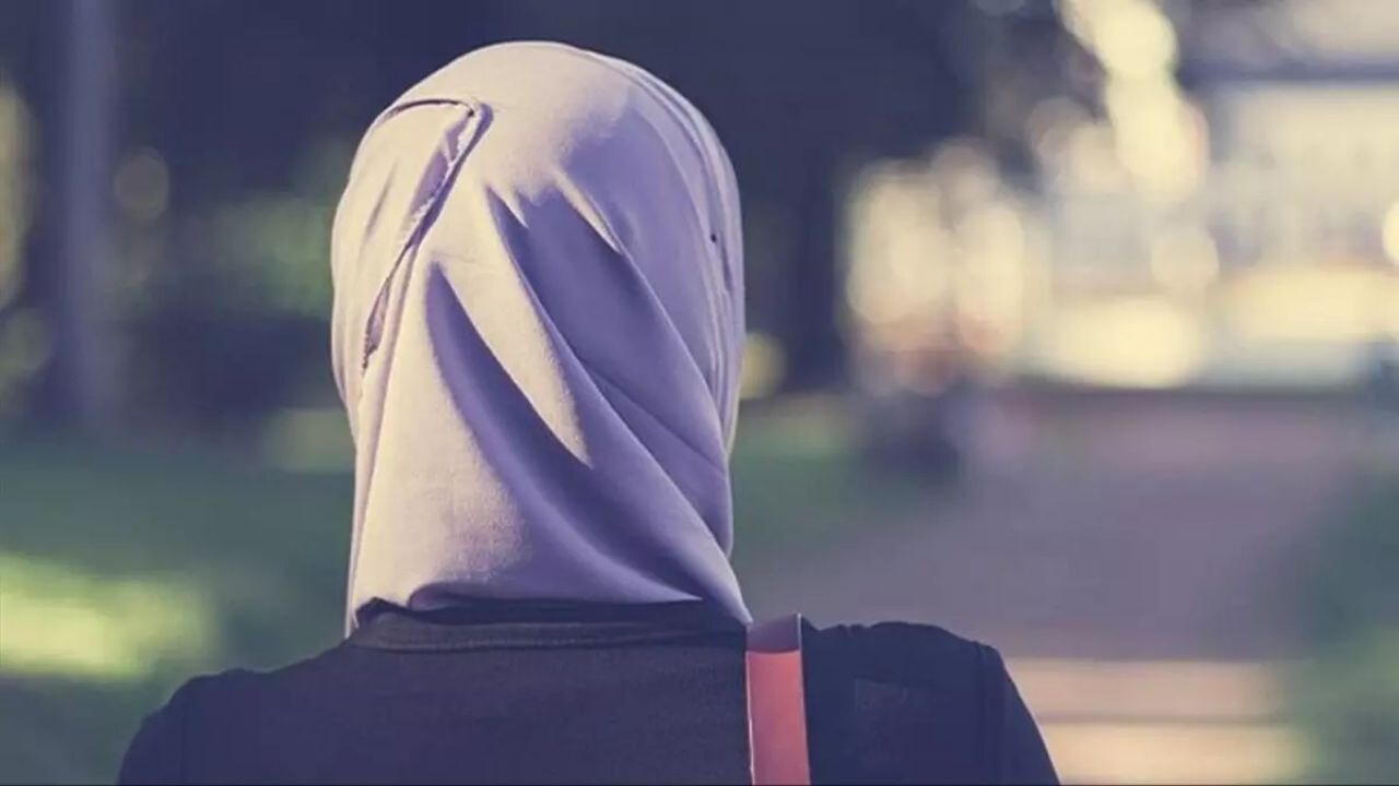 De zon kan niet met modder worden bepleisterd