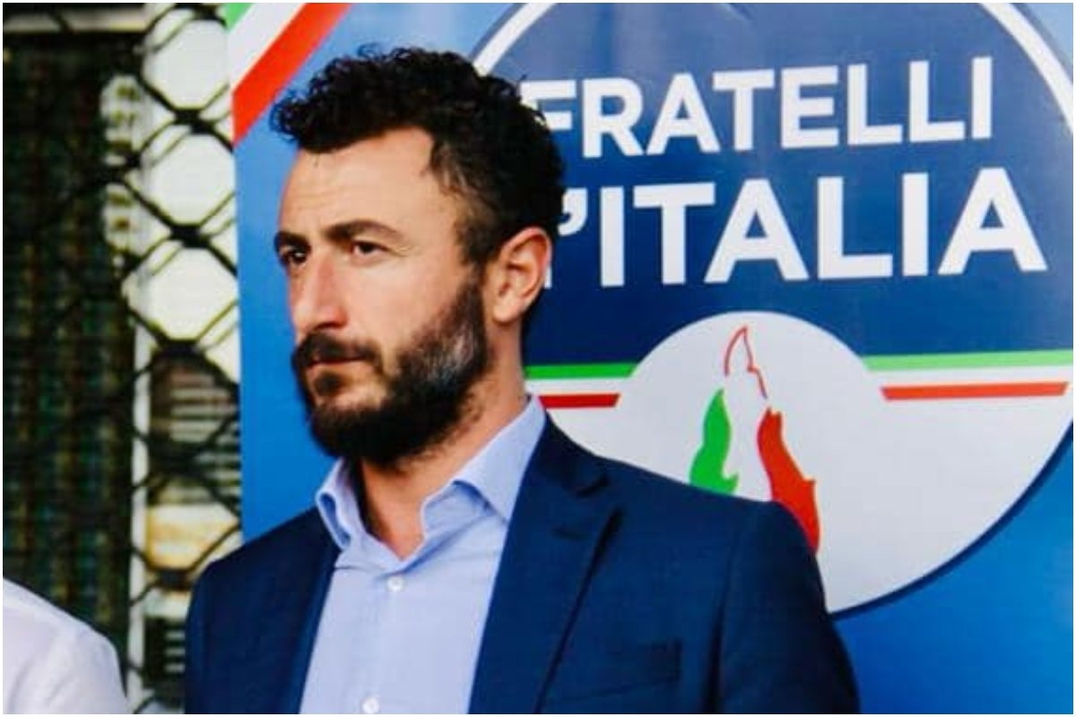 Pozzolo espulso da Fratelli d’Italia dopo lo sparo di Capodanno, la cacciata dopo le rivelazioni a Report sul ruolo di Delmastro
