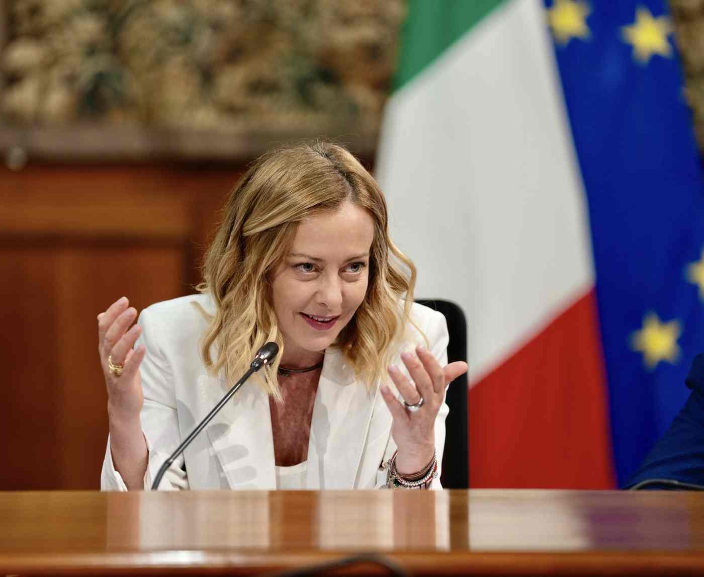 Ucraina, l’Europa boccia Meloni: niente negoziati Putin-Zelensky in Vaticano