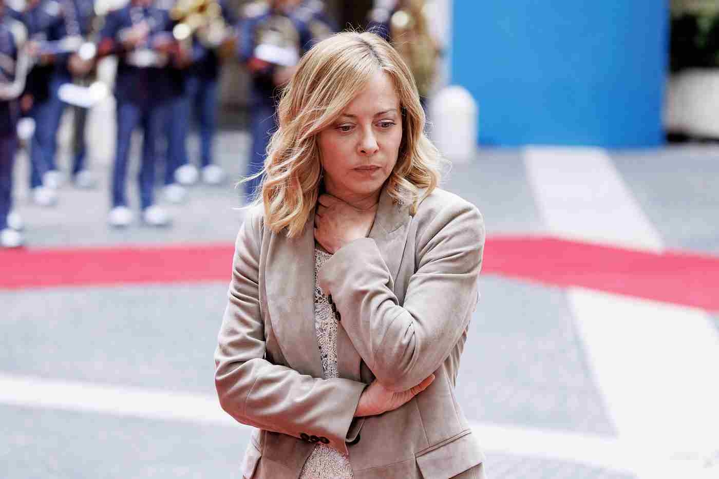 Meloni in trincea, tra Medio Oriente e Ucraina la politica estera è una grana: i balbettii della premier