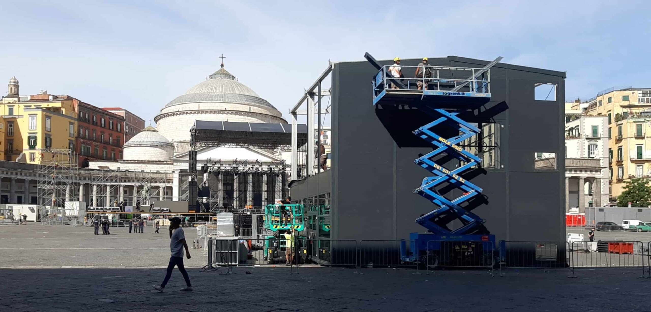 Napoli'de Piazza del Plebiscito'nun işgali başladı: Konserler yüzünden rehin tutulan sakinler