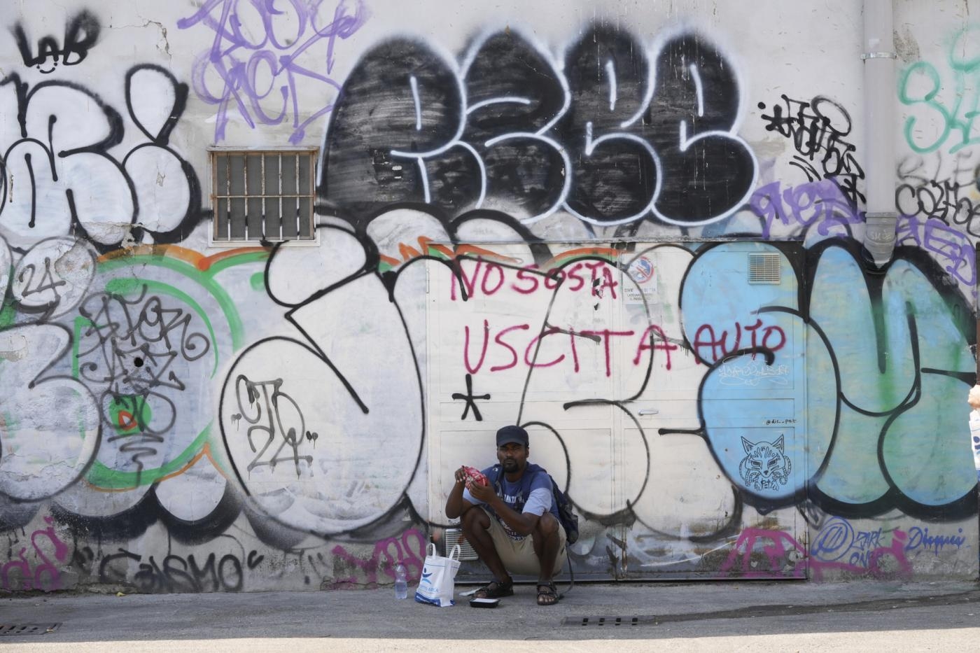 Is the Democratic Party (PD) far from the poor? A load of rubbish: plans for the homeless and the Milan investigation.