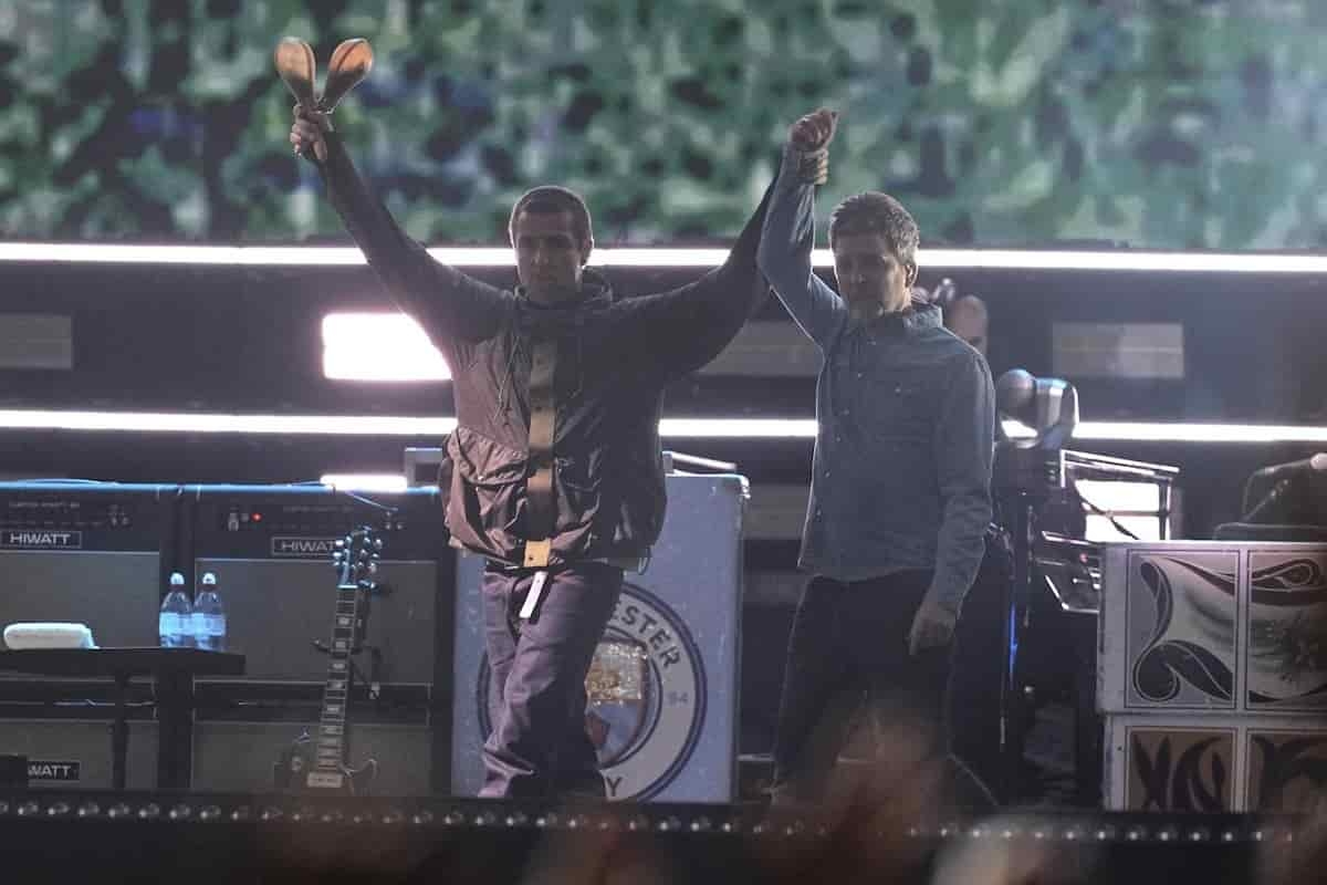 Oasis reunion, Liam e Noel di nuovo insieme dopo 16 anni: il concerto, la scaletta, l’omaggio a Diogo Jota