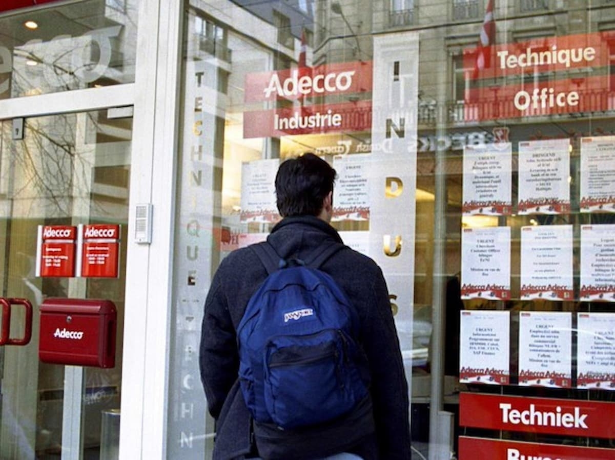 Destra pro-precarietà, blitz sui contratti degli interinali al Senato: termine per l’assunzione esteso a 4 anni