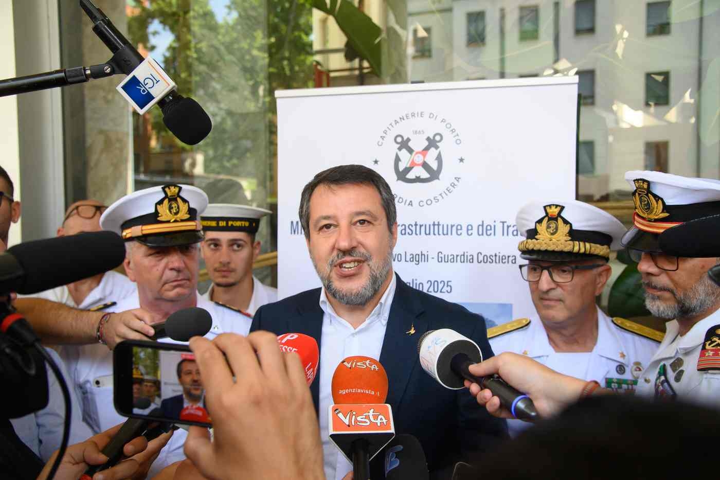 Offene Arme: Warum die Staatsanwaltschaft von Palermo gegen Salvinis Freispruch Berufung einlegt: Die Fehler des Ministers und der technische Fehler der Richter