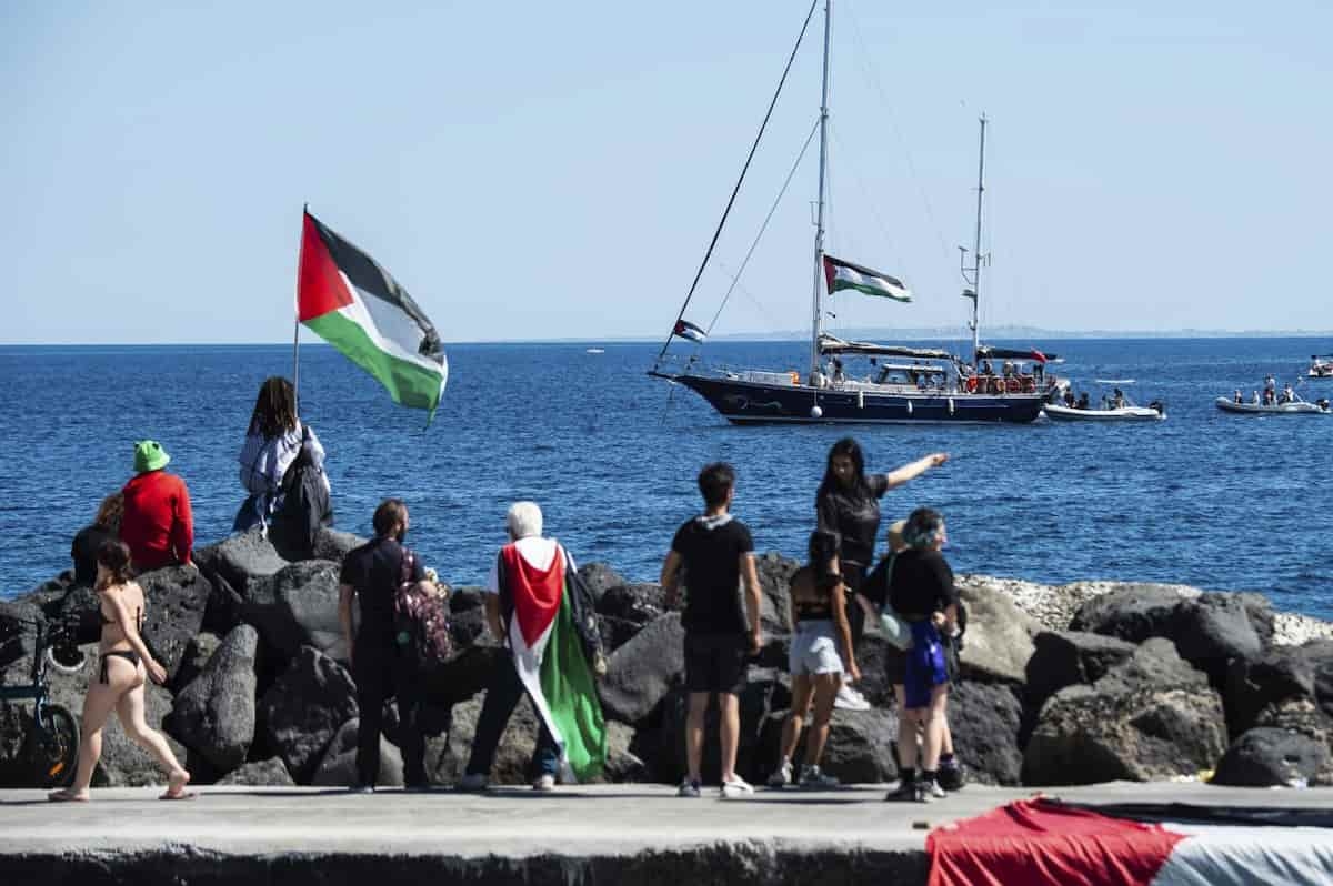 Global Sumud Flotilla: Dozens of boats carrying aid, including from Italy, to Gaza to break Israel's siege.