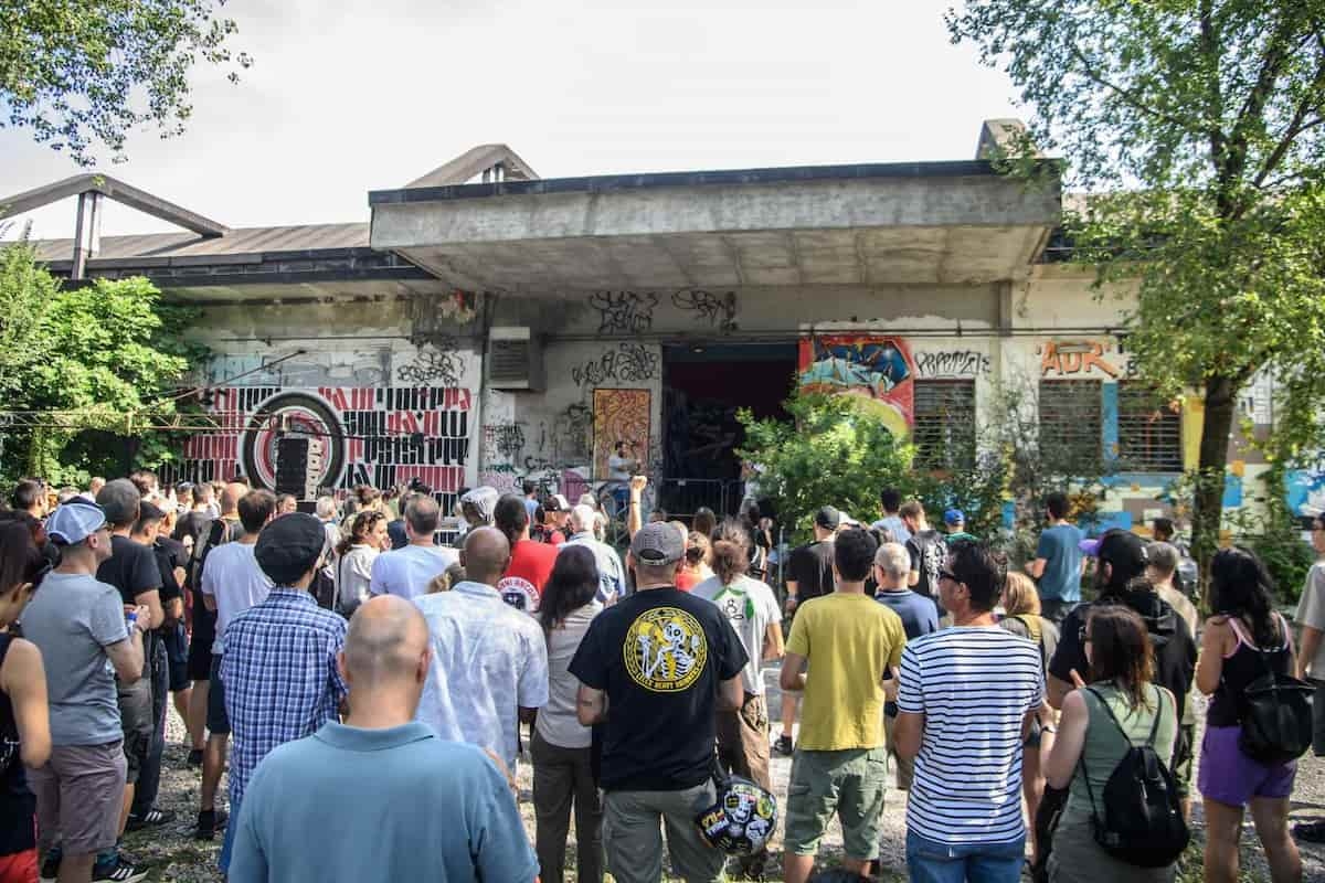 Leoncavallo tahliye edildi: Milano'nun işgal altındaki tarihi sosyal merkezinde sürpriz operasyon