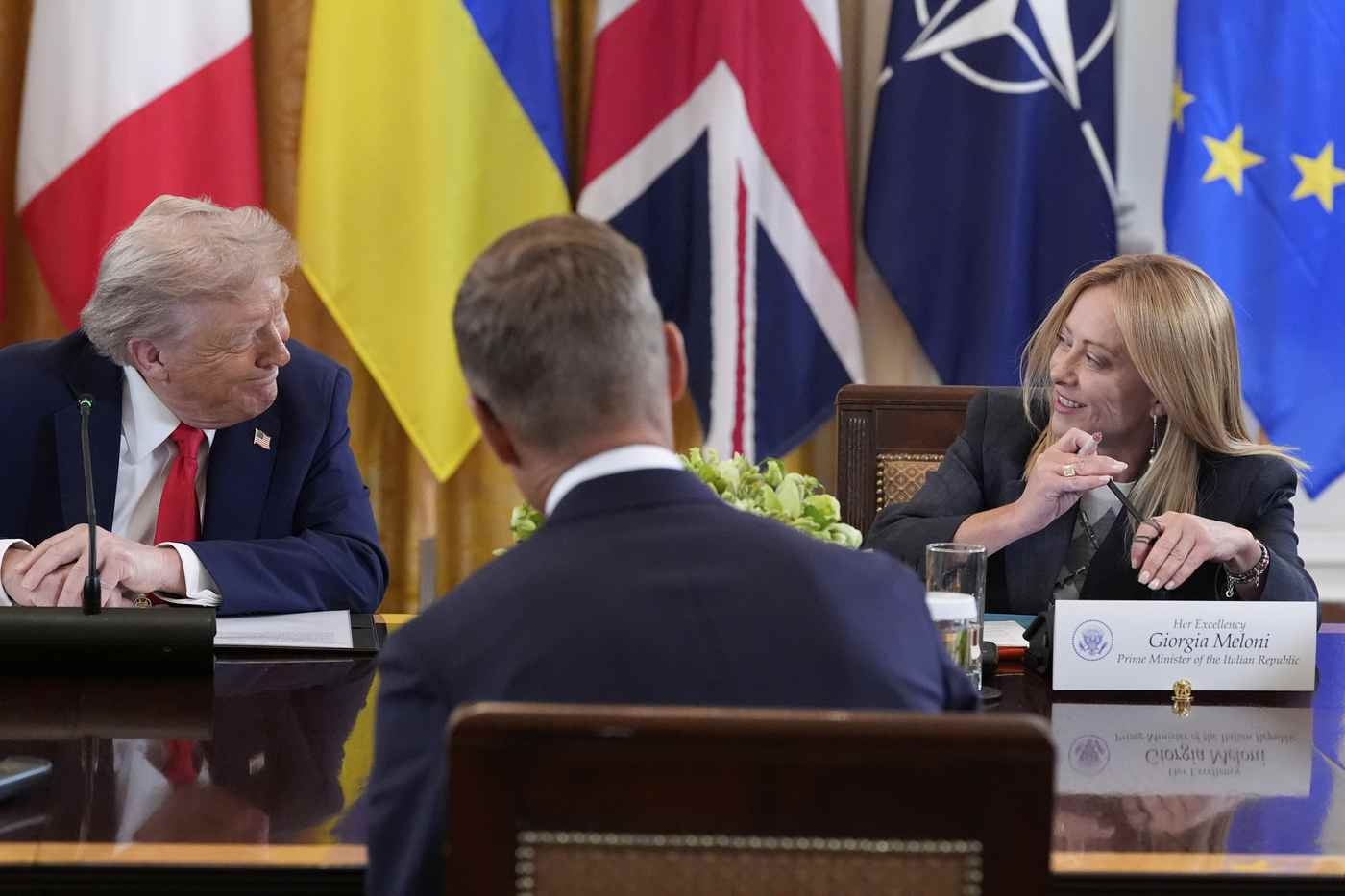 Meloni balanceert tussen Trump en Europa, waarbij hij de houding van de premier ten opzichte van Oekraïne in evenwicht houdt en weigert de 'westerse eenheid' te verbreken.