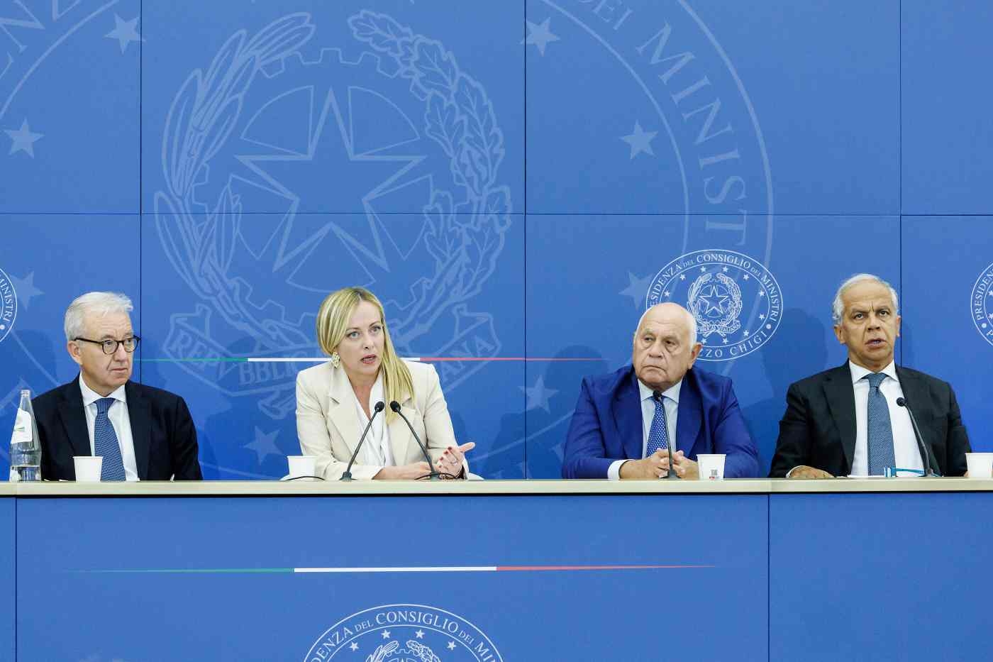 Tutte le bugie di Meloni sul caso Almasri: così la premier è fuggita dal Parlamento mandando i suoi ministri a mentire