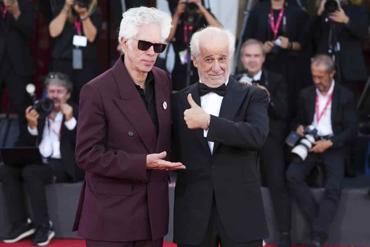 Festival di Venezia 2025, tutti i film vincitori: la sorpresa Jim Jarmusch, la strage a Gaza, la Coppa a Toni Servillo