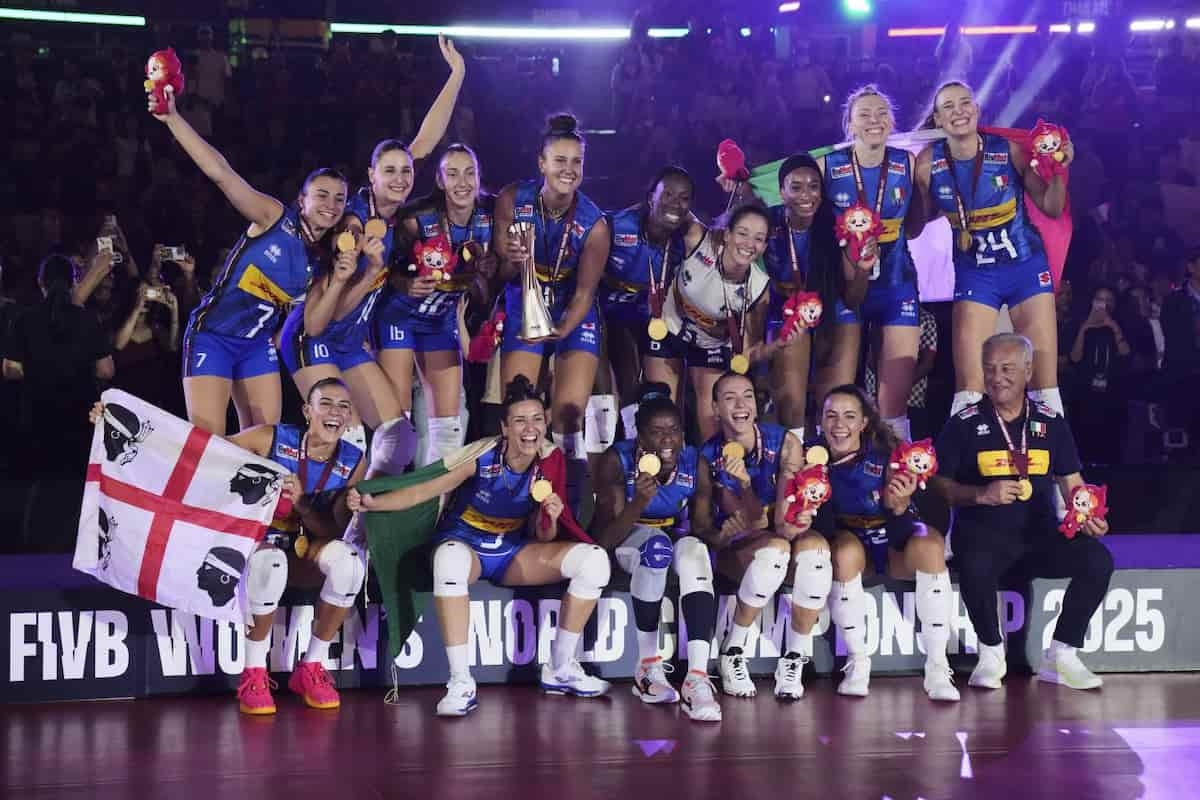 Come loro nessuno mai, la Nazionale di Velasco vince il Mondiale di pallavolo: mai vista un’Italia così