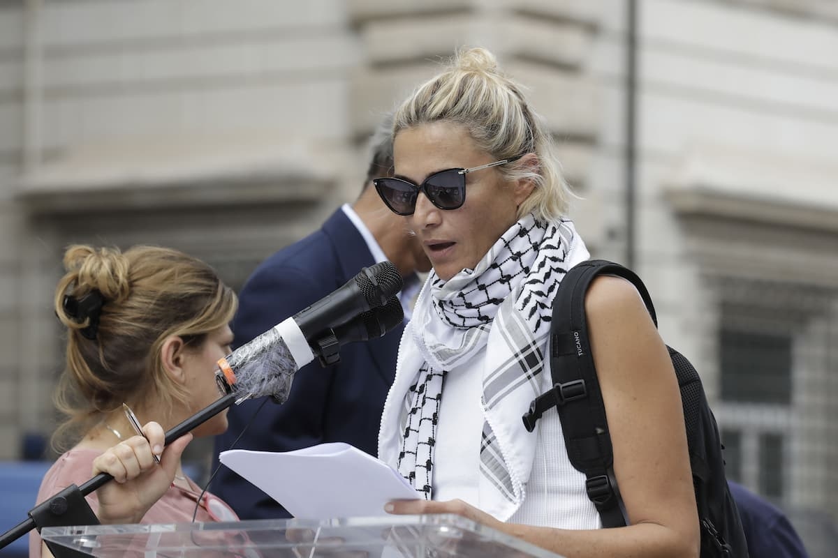 "Israel está nos escravizando. Francesca Albanese deve ser protegida", diz Anna Foglietta.