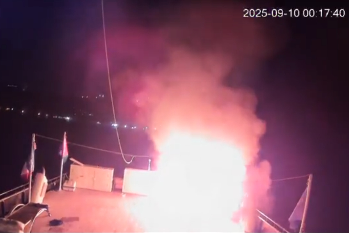 Global Sumud Flotilla ancora sotto attacco, seconda volta in due giorni: barca Alma in fiamme in Tunisia