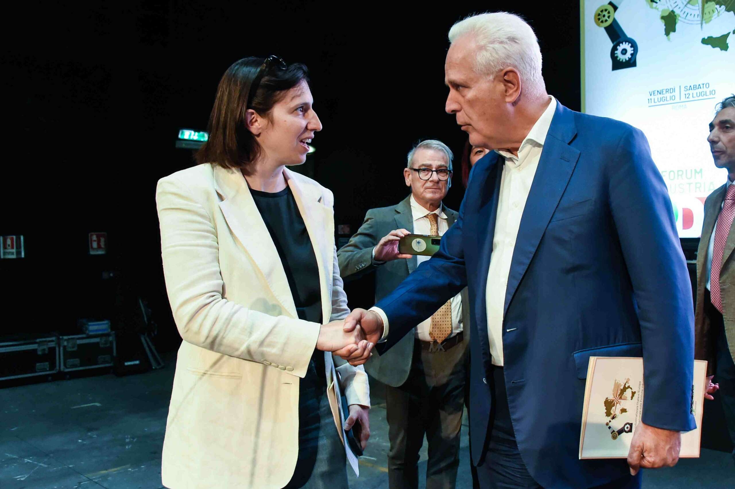 Wybory regionalne w Toskanii: Schlein i lewica wygrywają miażdżącą większością głosów, natomiast partia Liga Vannacciego ponosi porażkę.