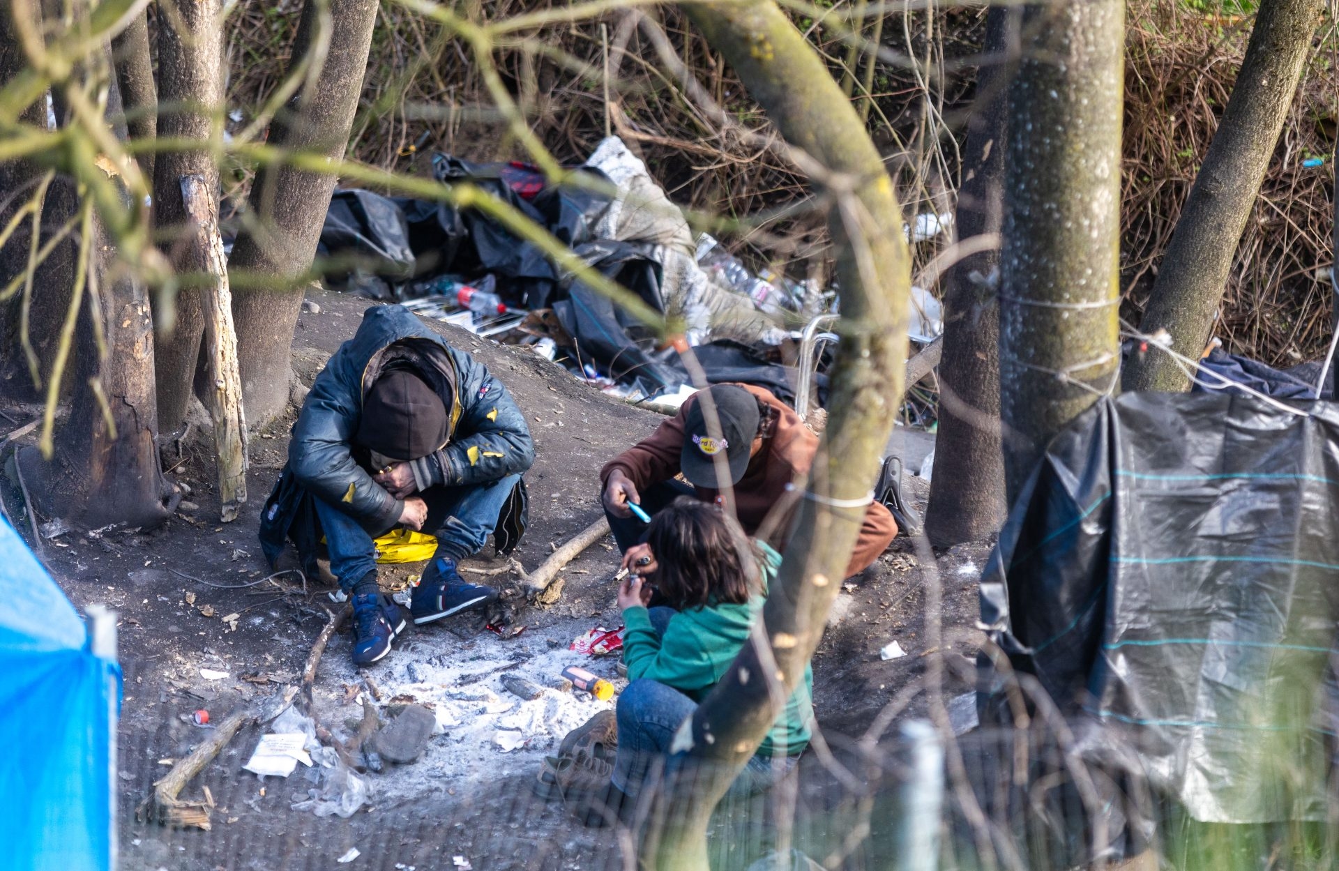 Droga: i giovani che vivono la disperazione non hanno bisogno di pipe sterili, ma di mani che li accompagnino fuori dal buio