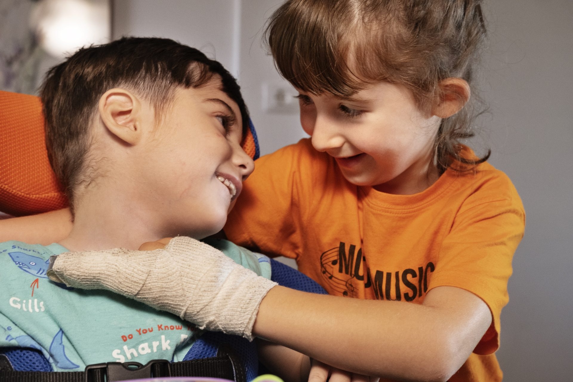 Volti e pensieri dei siblings. Non sono solo “fratelli di”