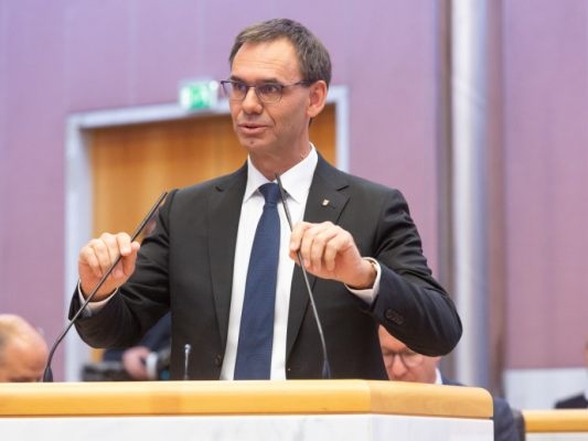 Gouverneur Wallner wil 15a-overeenkomsten afschaffen