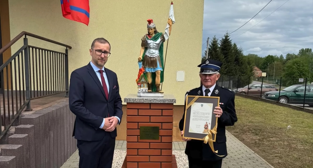Banner and statue of St. Florian for volunteer firefighters [PHOTOS]
