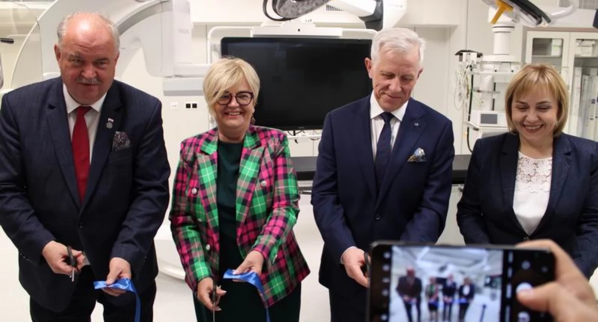 ¡Se inauguró con gran ceremonia un moderno quirófano en el hospital de Przemyśl! Hace unos días, se realizó aquí el primer procedimiento de implantación de stents modernos en Polonia [GALERÍA]