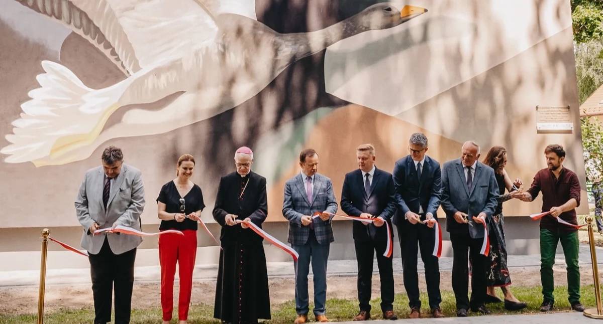 Un mural de W. Dzieduszycki decoraba la pared de un edificio en la calle Stanisław Gajeckiego.