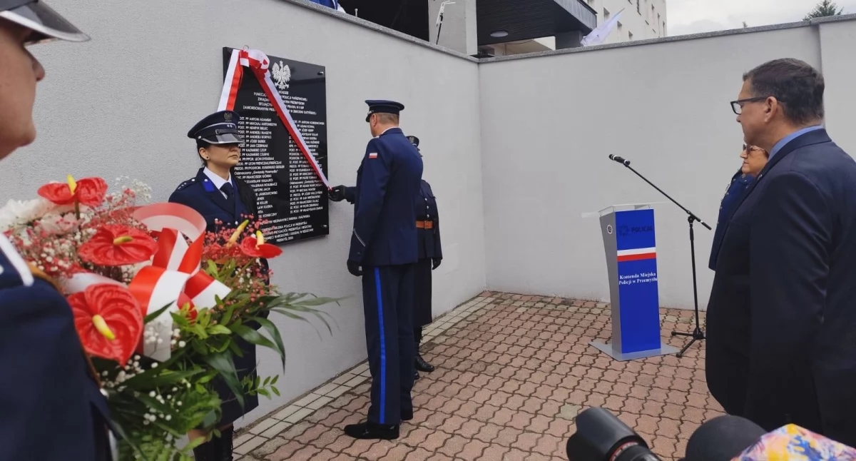 Víctimas de la masacre de Katyn, policías estatales, conmemoradas [FOTOS]